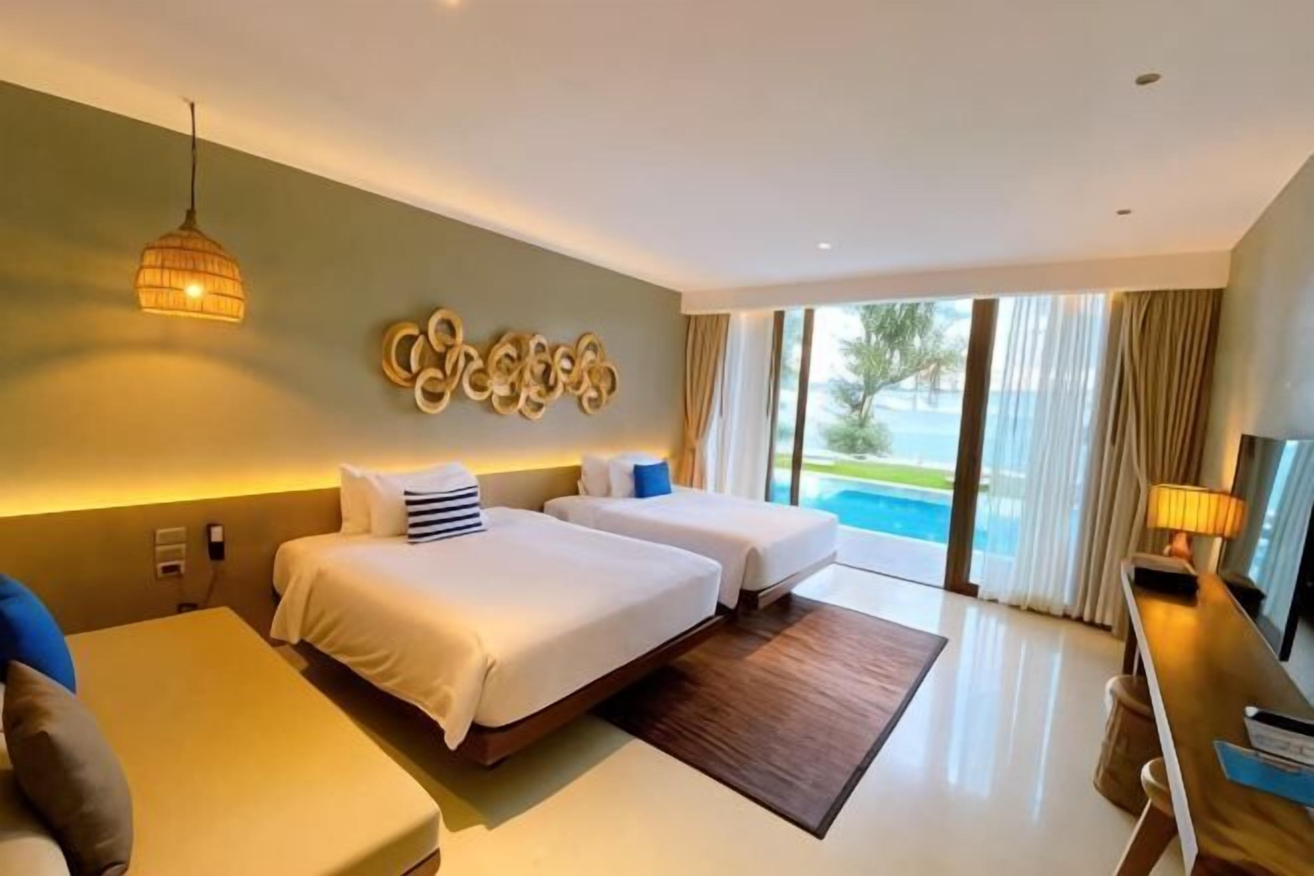 Minibar, in-room safe, blackout drapes, free WiFi