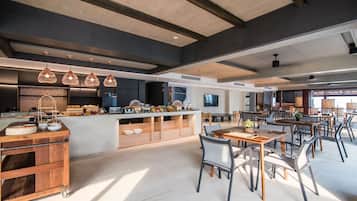 Desayuno de cocina local (THB 600 por persona)