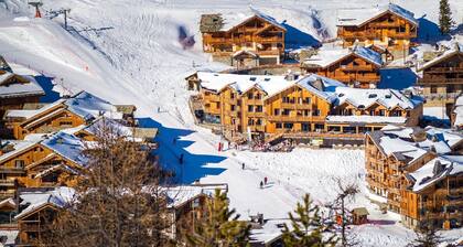 Montgenèvre, huoneisto lomamökissä rinteiden juurella, autotalli