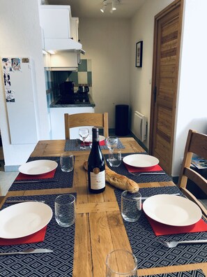 Dining - Apartment in chalet, at the foot of the slopes, balcony, parking, garage and wifi. (Montgenèvre)