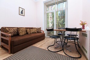 Apartment, 1 Bedroom | Private kitchen - Apartments Kreshchatik 27-18 (Kyiv)