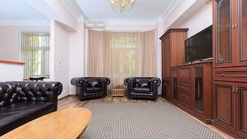 Apartamento, 1 quarto | Área de estar | TV de tela plana