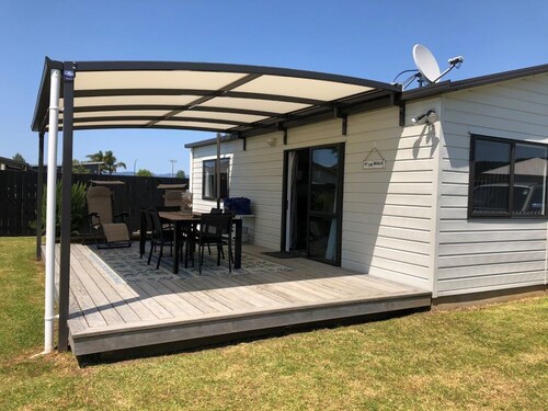 Whitianga Kiwi Bach*