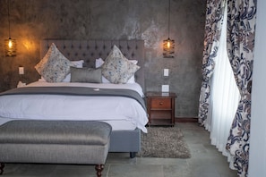Quarto | Frigobar, cofres nos quartos, escrivaninha