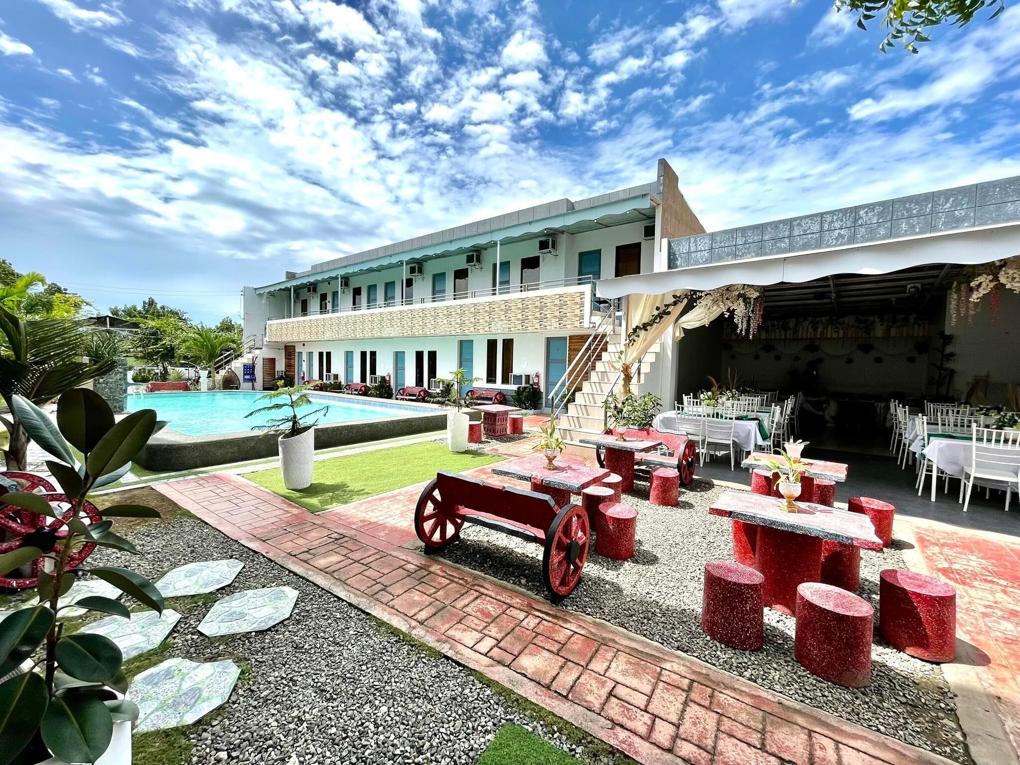 2 outdoor pools, open 7:00 AM to 10:00 PM, sun loungers