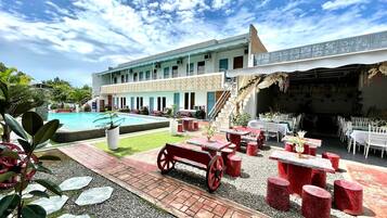 2 outdoor pools, open 7:00 AM to 10:00 PM, sun loungers