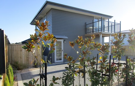 Property grounds. Jaw Dropping Views, Taupo View Loft in stunning Wharewaka.