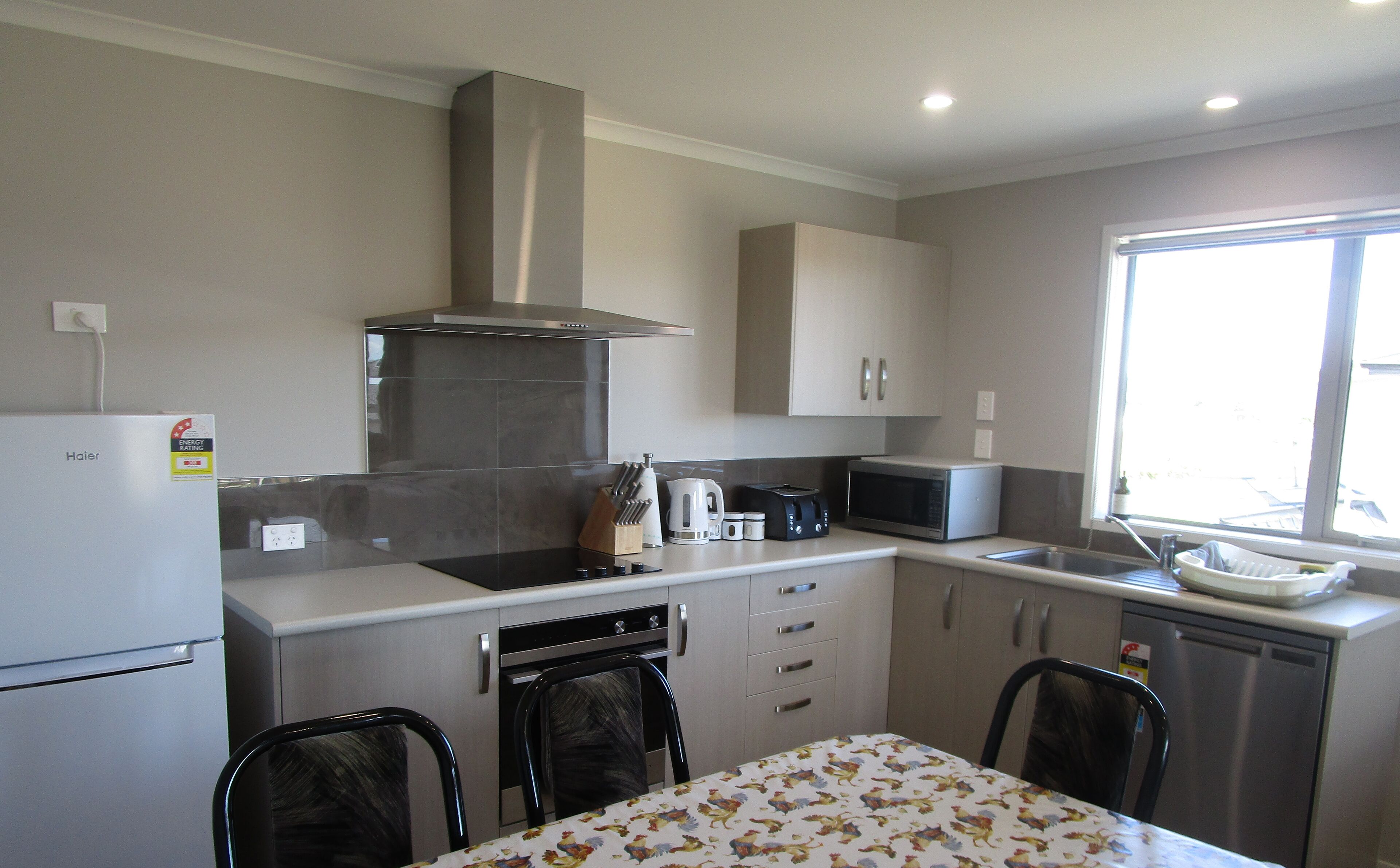 Frigorífic, microones, forn i placa de cuina 