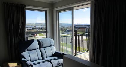 Jaw Dropping Views, Taupo View Loft in stunning Wharewaka.