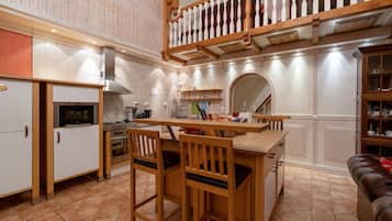 Fridge, microwave, coffee/tea maker, electric kettle