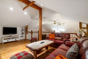 Zimmersafe, Verdunkelungsvorhänge, schallisolierte Zimmer