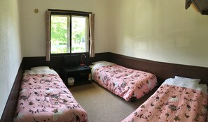 Habitación triple (with Shared Bathroom) | Wifi gratis