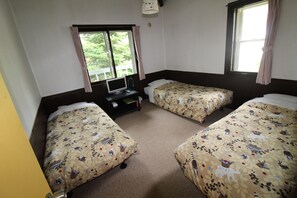 Dreibettzimmer (with Shared Bathroom) | Kostenloses WLAN