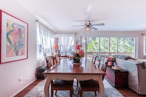 Dining - Siesta Key Beach Retreat – 2BR Near Beach Access (Siesta Key)