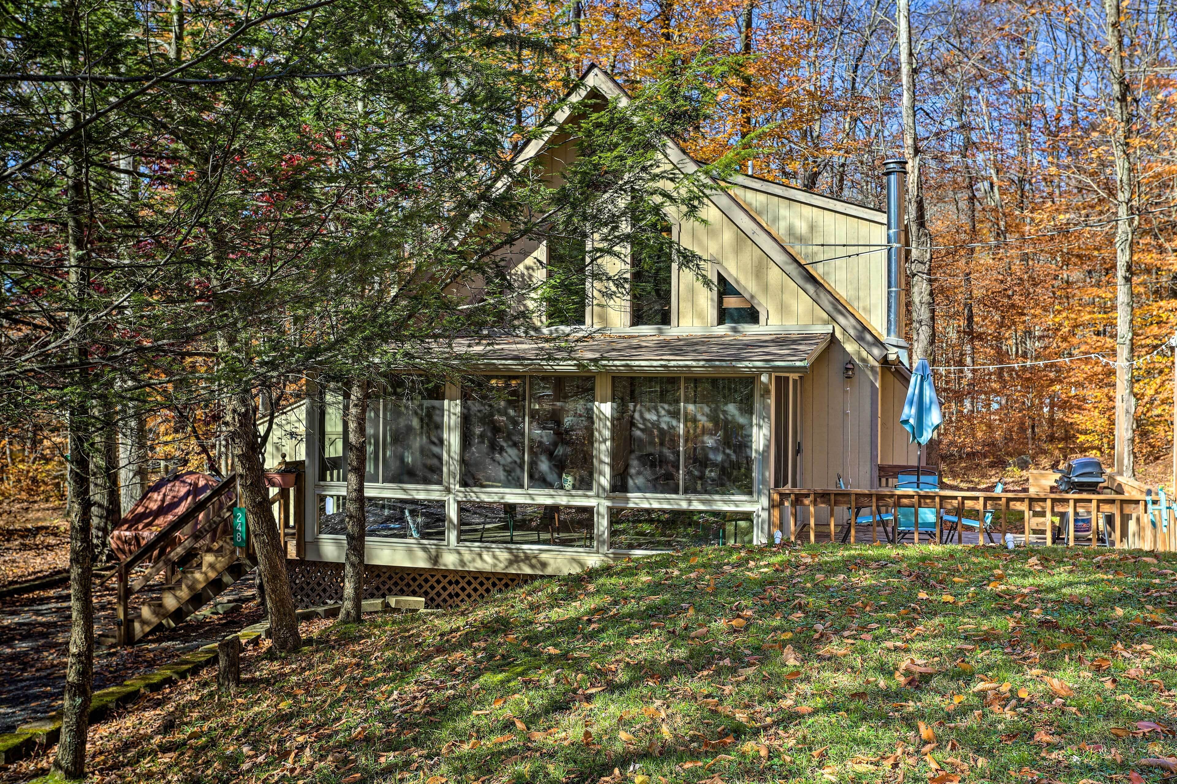 Pocono Home w/ Fire Pit & Arrowhead Lake Access