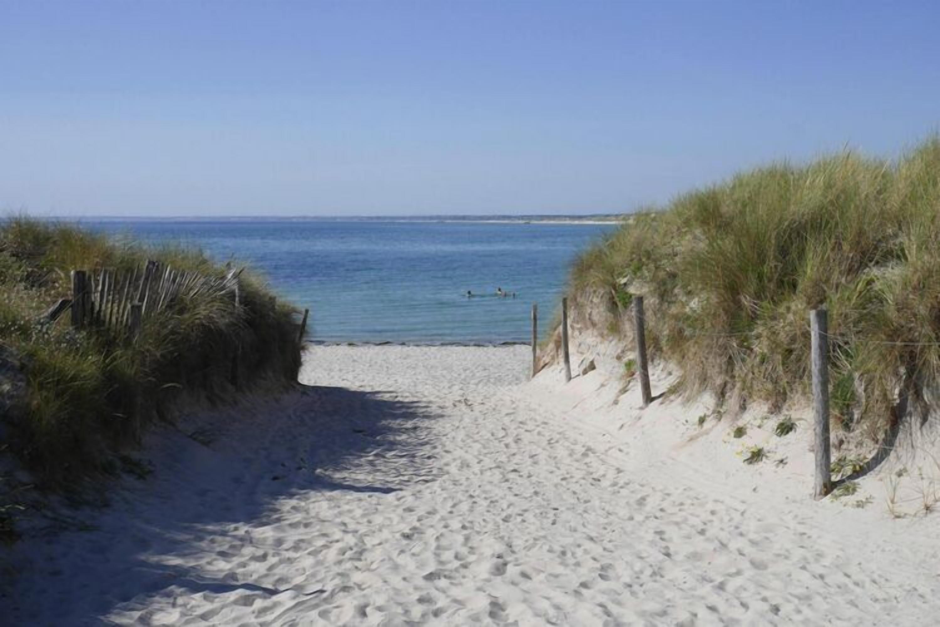 Una spiaggia nelle vicinanze