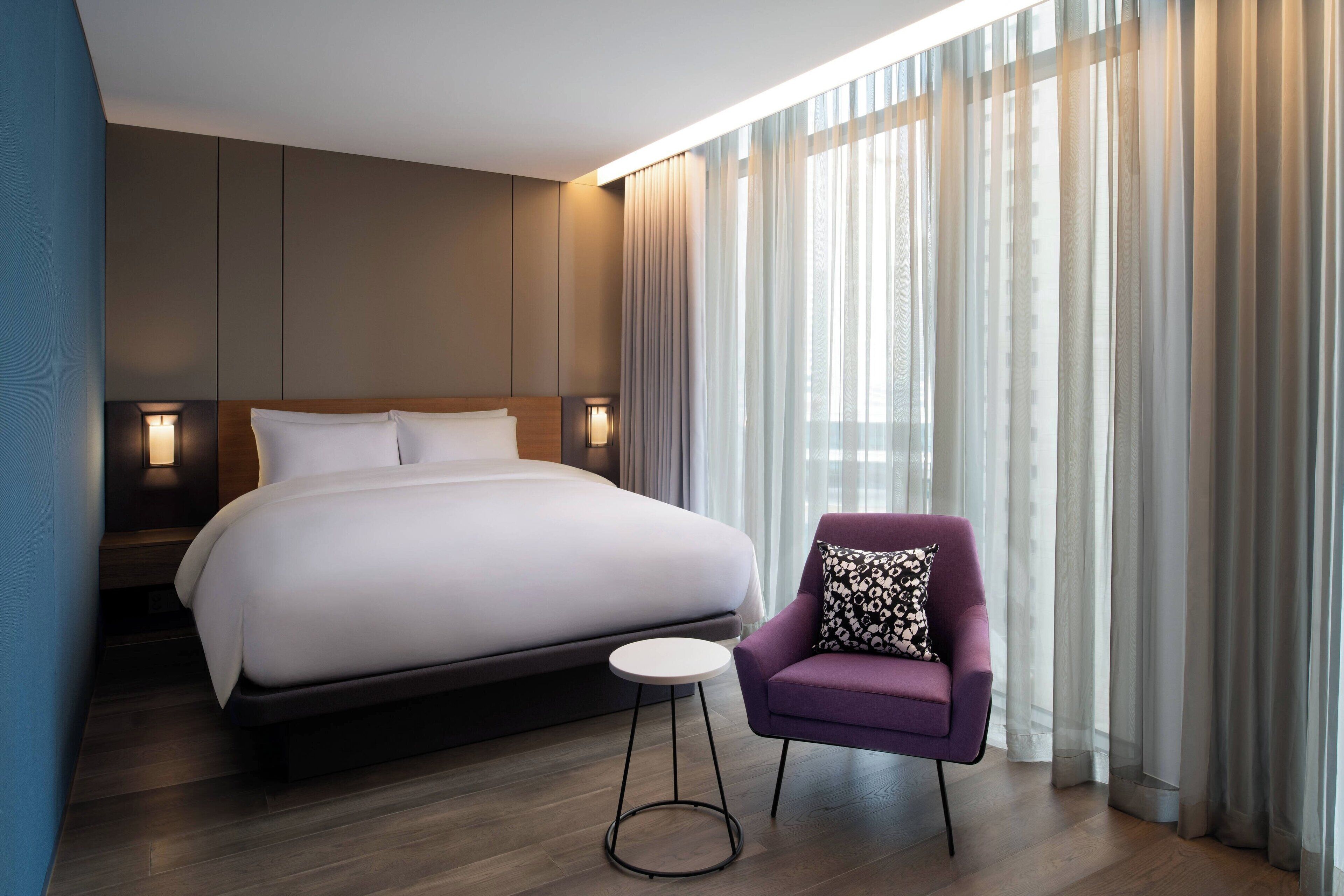 premier suite, 1 king bed, non smoking | 1 bedroom, premium bedding, pillow-top beds, in-room safe