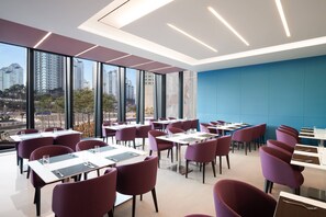 Breakfast, lunch, dinner served; local and international cuisine 