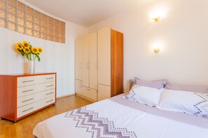 Apartment | 1 bedroom, desk, iron/ironing board, free WiFi - Apartments On European Square (Kyiv)