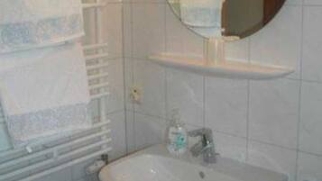 Douche, serviettes fournies
