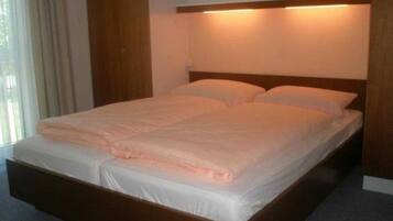 1 chambre, lit parapluie, draps fournis