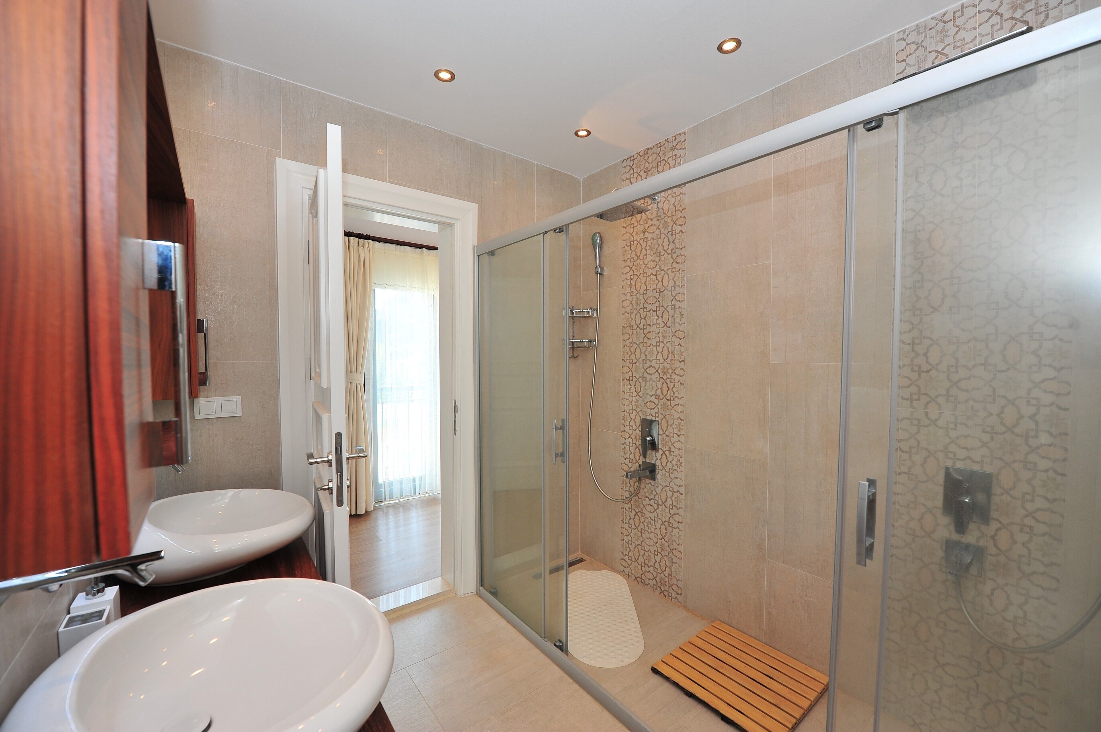 Suite exclusiva, vistas a la piscina | Baño | Ducha y cabezal de ducha tipo lluvia