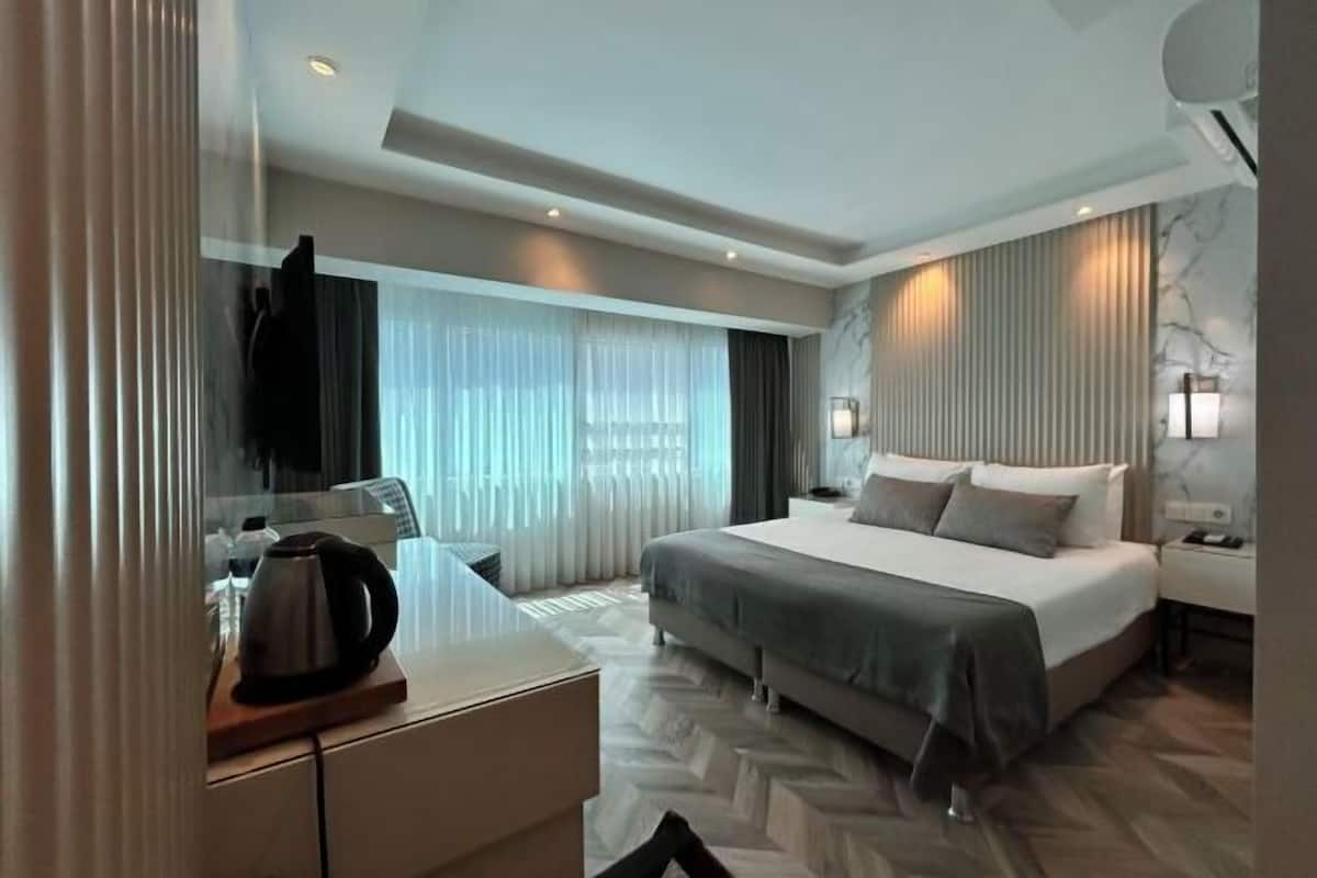 Premium bedding, minibar, in-room safe, laptop workspace