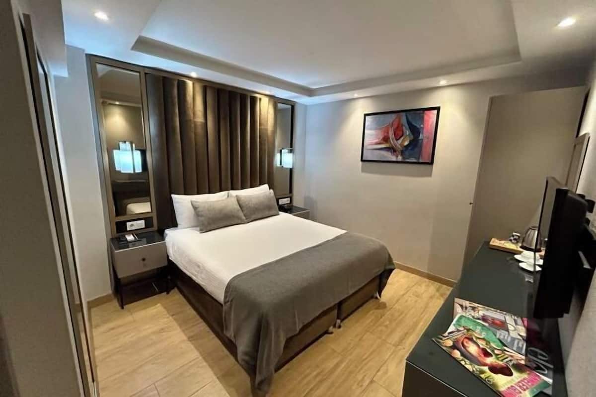 Premium bedding, minibar, in-room safe, laptop workspace