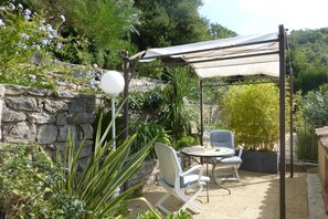 Patio / Balcony - Apartment in Pégomas with Private Pool (Pégomas)