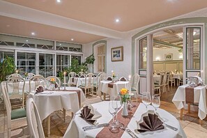 Banquet hall - Holiday Home in Aschau by Zillertal Alps (Aschau)