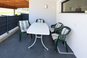 Outdoor dining - Holiday Home in Aschau by Zillertal Alps (Aschau)