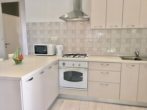 公寓, 1 間臥室 | 私人廚房 | 大型冰箱、微波爐、烤箱、爐台