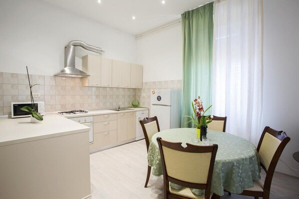 Apartment, 1 Bedroom | Living area
