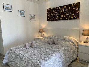 1 chambre, fer et planche à repasser, Wi-Fi, draps fournis