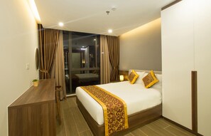 Desk, laptop workspace, free WiFi - Citypoint Apartment (Da Nang)