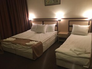 Quarto triplo | Wi-Fi de cortesia, roupa de cama