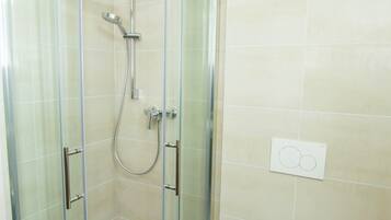Dusche im Bad