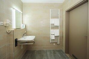 Standard Double Room, Accessible | Bathroom | Shower, hair dryer, towels, soap - Hotel Filderhof Reutlingen (Reutlingen)