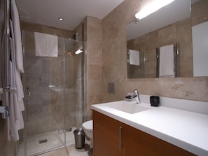 Superior Suite | Bathroom | Shower, free toiletries, hair dryer, towels - Atik Home Your Stay (Istanbul)
