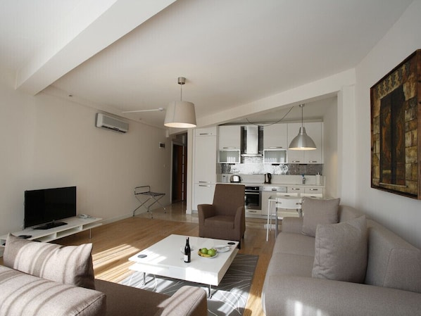 Superior Suite | Living area | LCD TV - Atik Home Your Stay (Istanbul)
