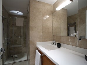 Standard Suite (C) | Bathroom | Shower, free toiletries, hair dryer, towels