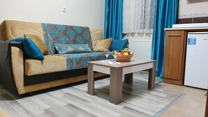 Geluiddichte muren, een strijkplank/strijkijzer, gratis wifi, beddengoed