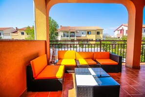 House, 5 Bedrooms | Balcony view