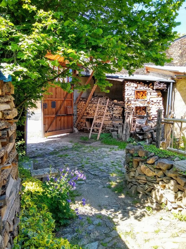 Property entrance - Hostal D'Éller (Bellver de Cerdanya)