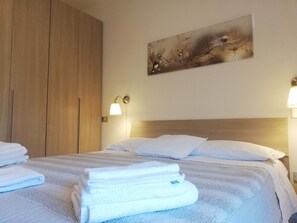 1 Schlafzimmer, Bügeleisen/Bügelbrett, Reisekinderbett, Bettwäsche