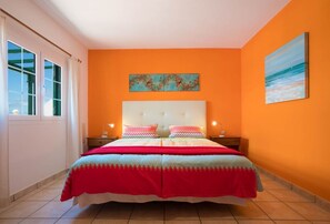 1 slaapkamer, een kluis op de kamer, een strijkplank/strijkijzer