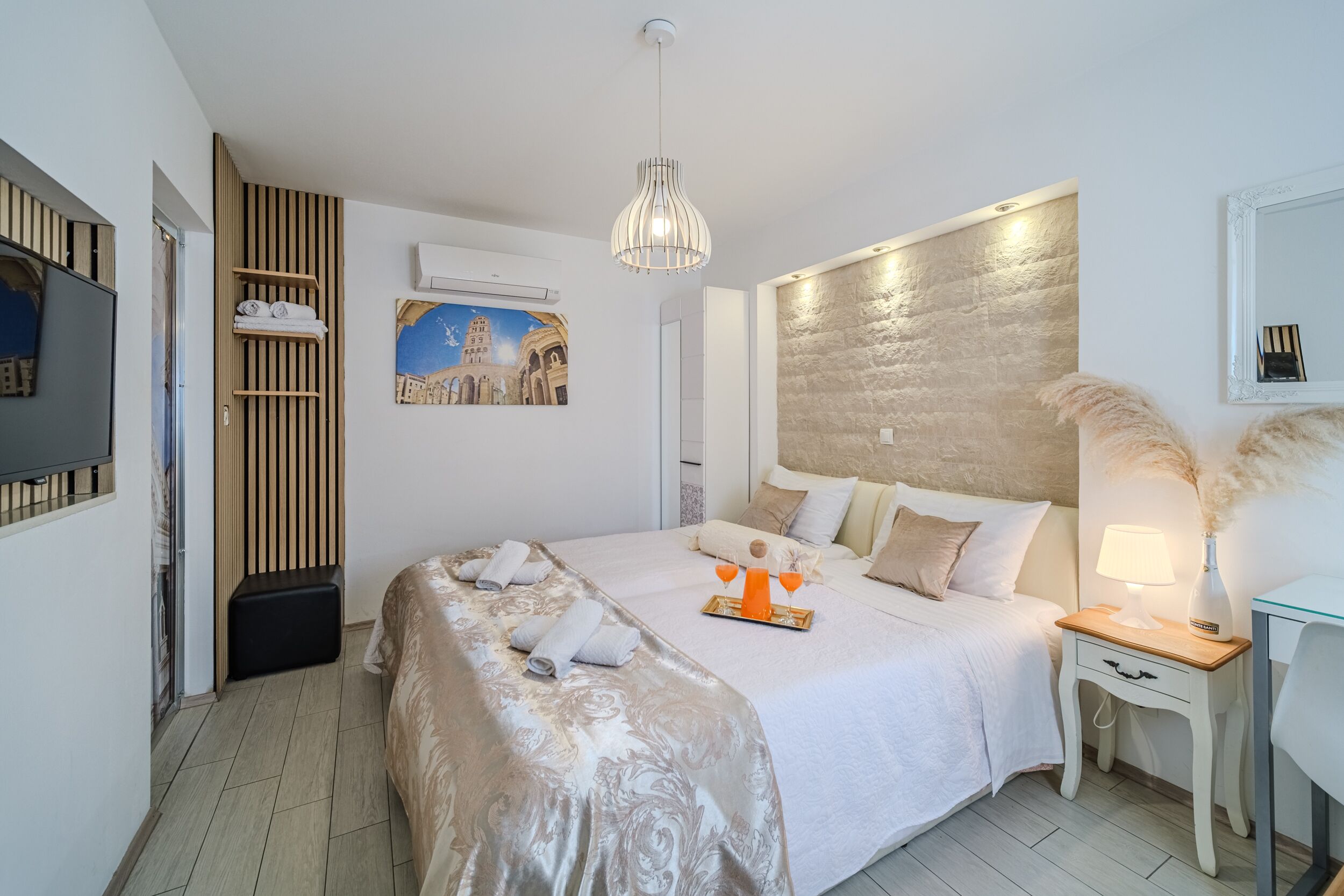 Photo - Central Split rooms and apartments Paese