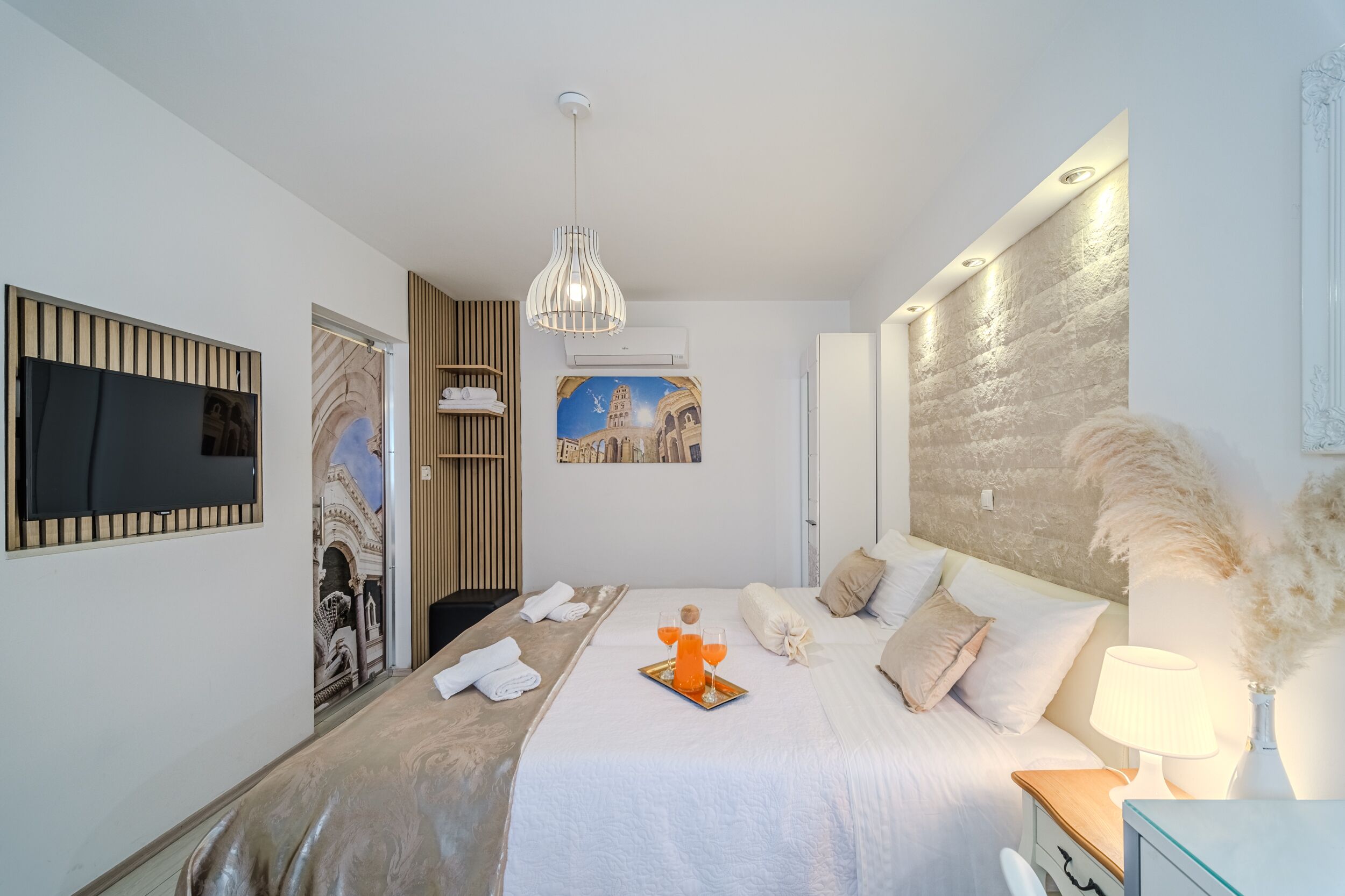 Photo - Central Split rooms and apartments Paese