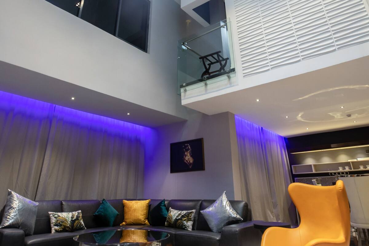 Penthouse, 1 King Bed | Living area | 40-inch flat-screen TV with satellite channels, TV