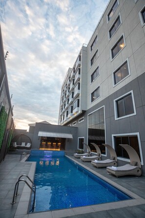 Outdoor pool - BON Hotel Tripod Owerri (Owerri)